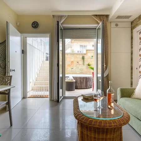 Apartment Cozy Marine With Jacuzzi - 250mt From Sea